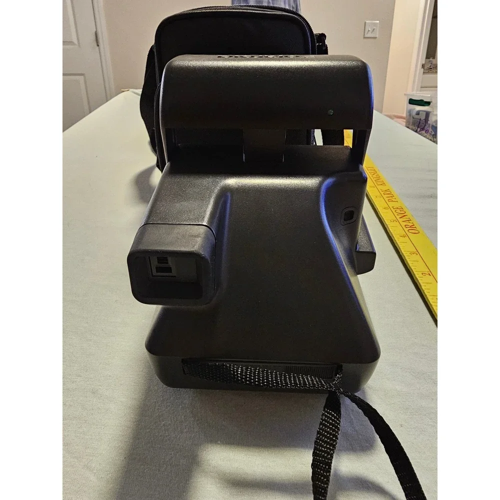 Polaroid OneStep CloseUp 600 Instant Film Camera With Carrying Case